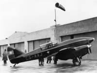 RS198913_De Havilland DH88 Comet Racer - CS-AAJ Salazar ground view at Hatfield DH19330C 1935 ...jpg