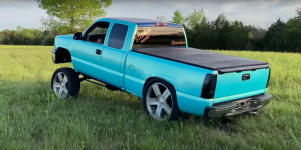 Squatted-Chevrolet-Silverado-1500-pickup-truck-_3-1345951321.png