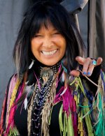 Buffy_Ste._Marie_-_Truth_and_Reconciliation_Commission_Concert_-_Ottawa_-_2015_(cropped).jpeg