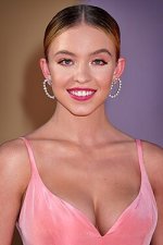 Sydney_Sweeney_2019_by_Glenn_Francis.jpg