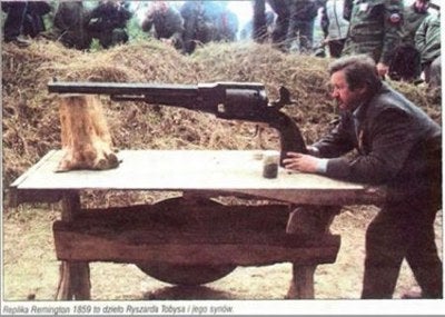 revolver_1_2405.jpg