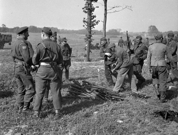 19450513-PA134425-GermanDisarm.jpg