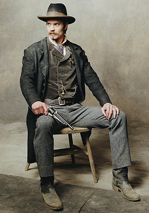 olyphant_timothy_5_300x430.jpg