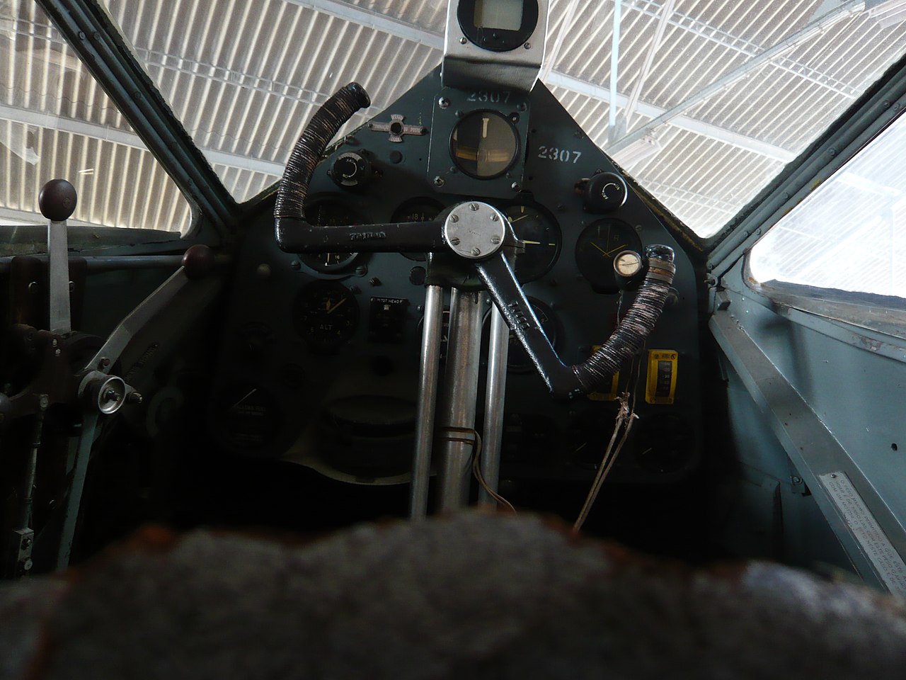 1280px-De-Havilland-Dragon-Rapide-cockpit-2663922968.jpg