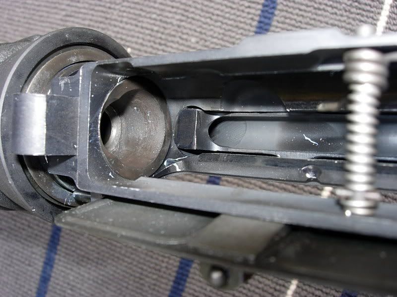 Close_up_of_the_9mm_Barrel_extensio.jpg