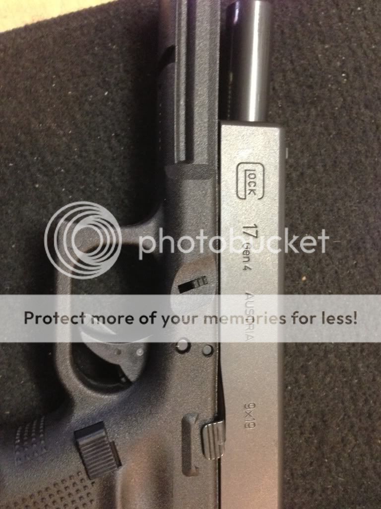 Glock17CloserLook_zps450a68d9.jpg