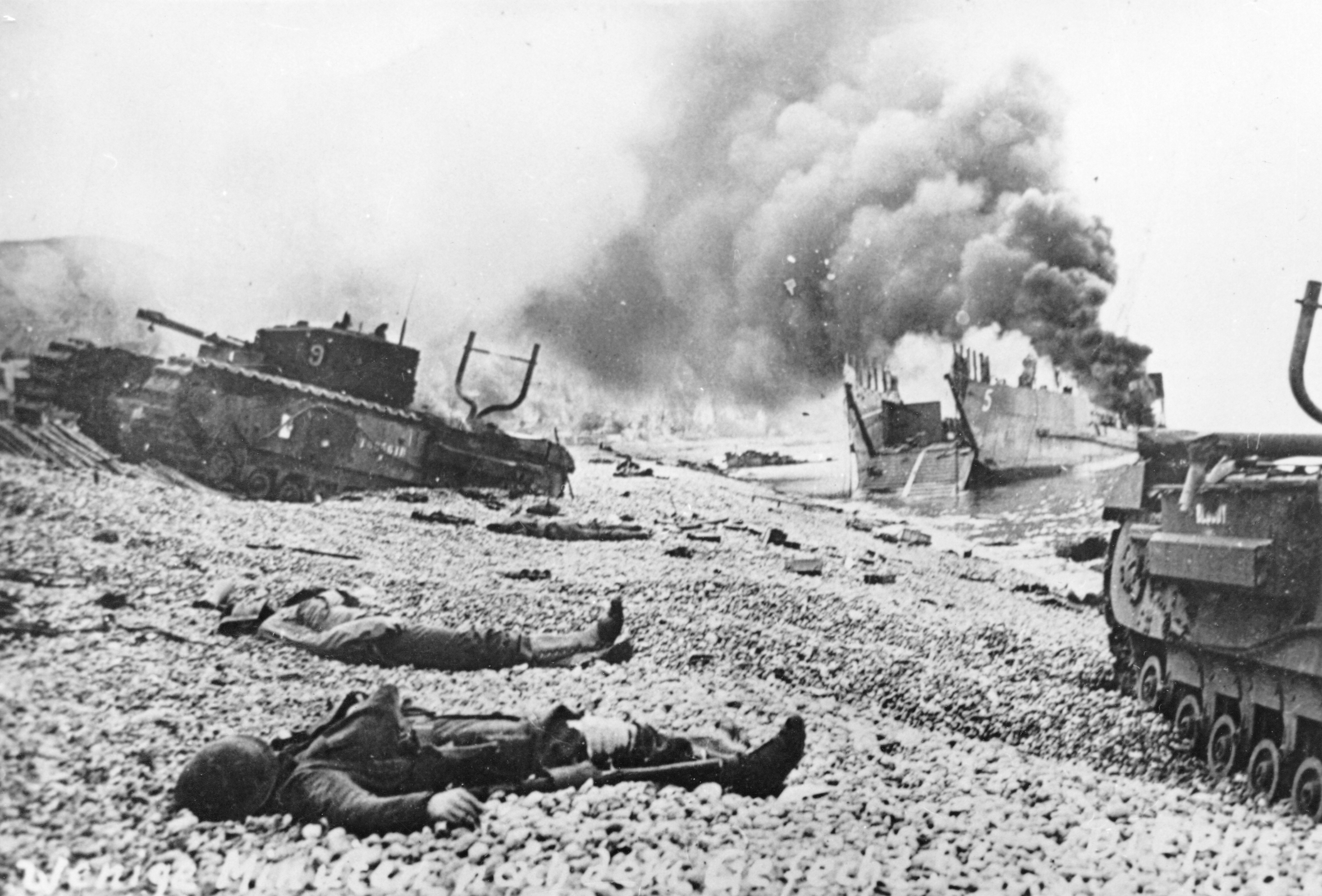 Bodies_of_Canadian_soldiers_-_Dieppe_Raid.jpg