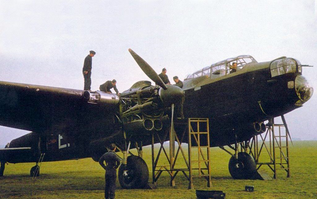 Avro-Manchester-Colour.jpg
