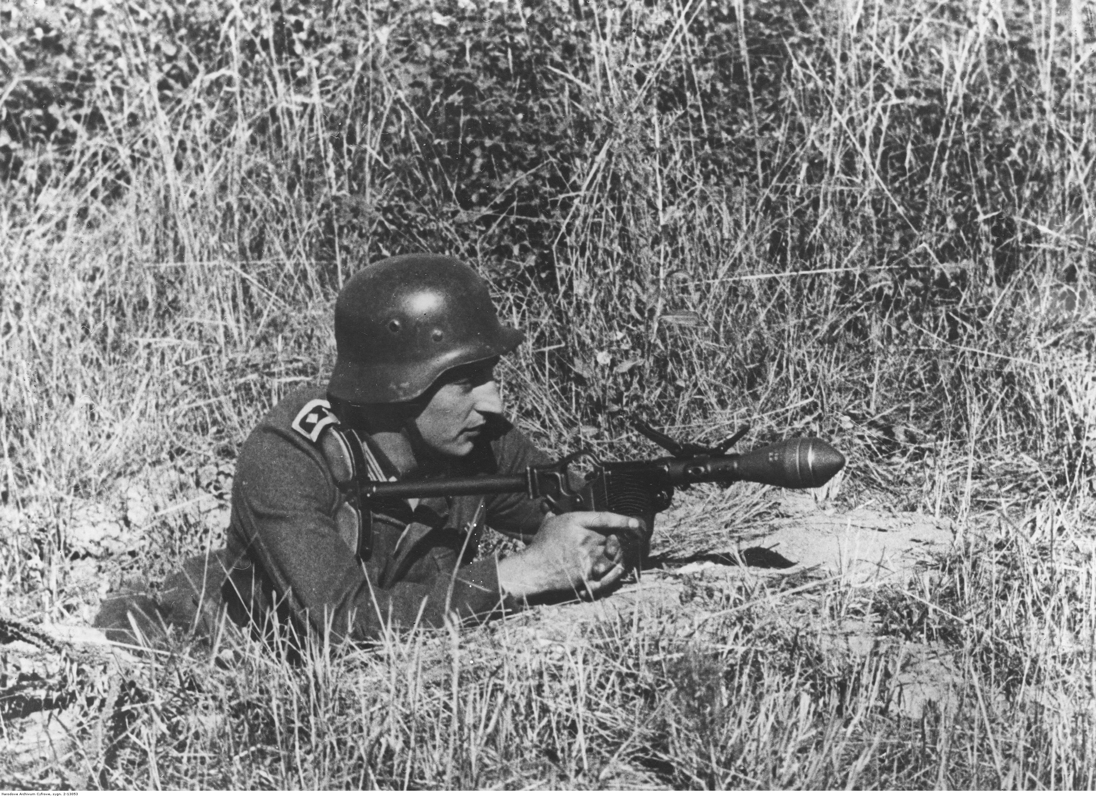 German_soldier_with_Sturmpistole%2C_1943.jpg