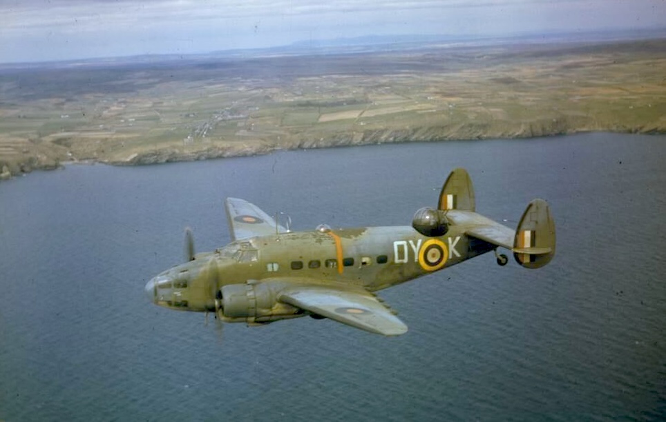 Hudson_V_48_Sqn_RAF_in_flight_1942.jpg