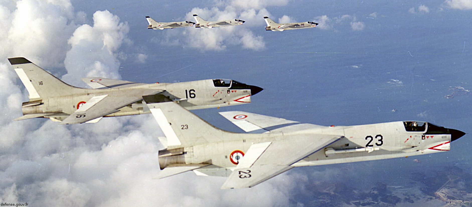 F-8E-FN-Crusader-04.jpg