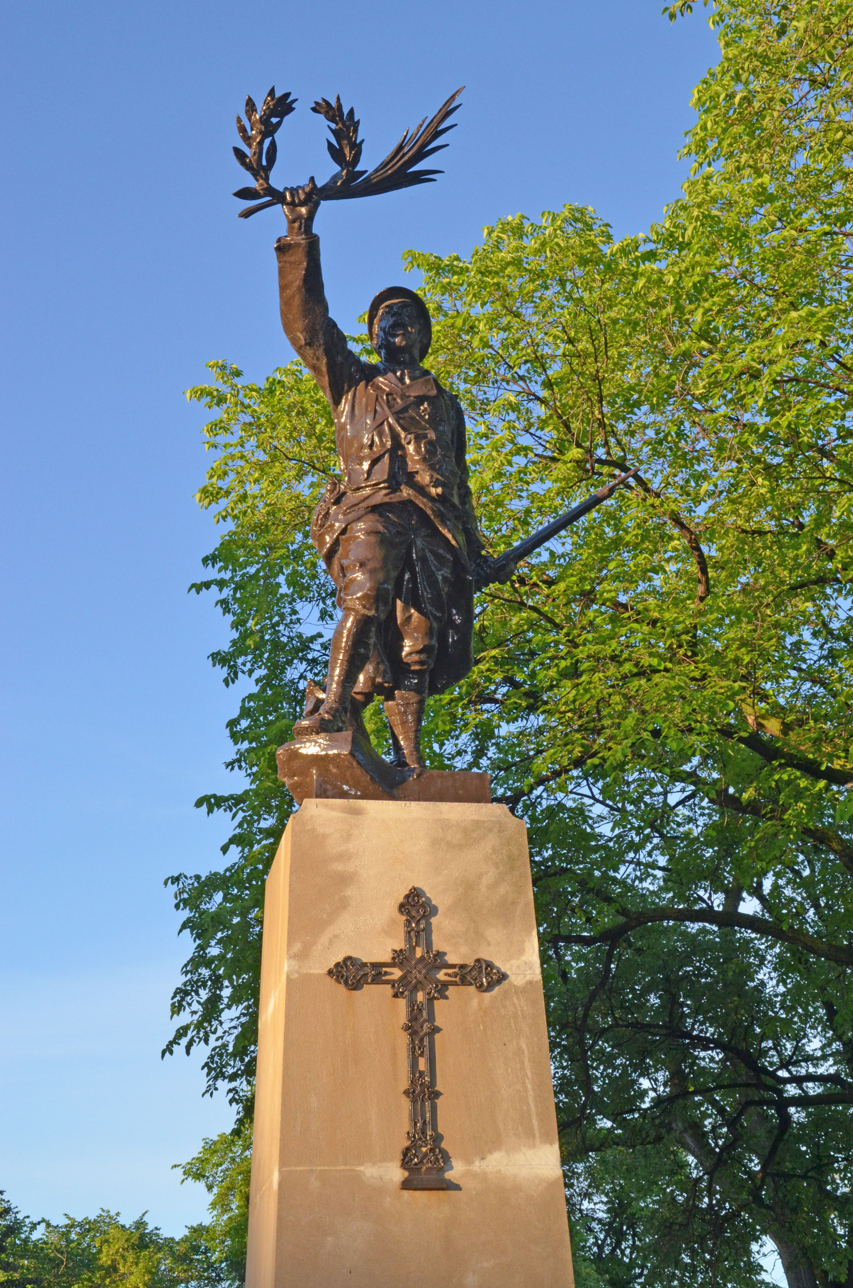 Poilu-Monument-St.-Boniface.jpg