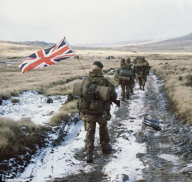Falklands-British-troops.jpg