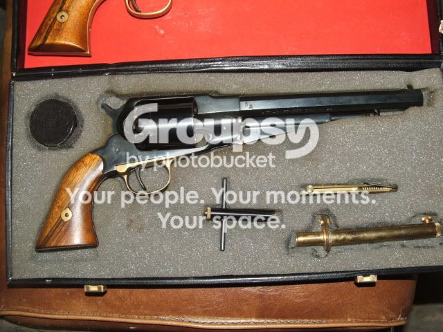 Saddlebagsrevolvers004.jpg