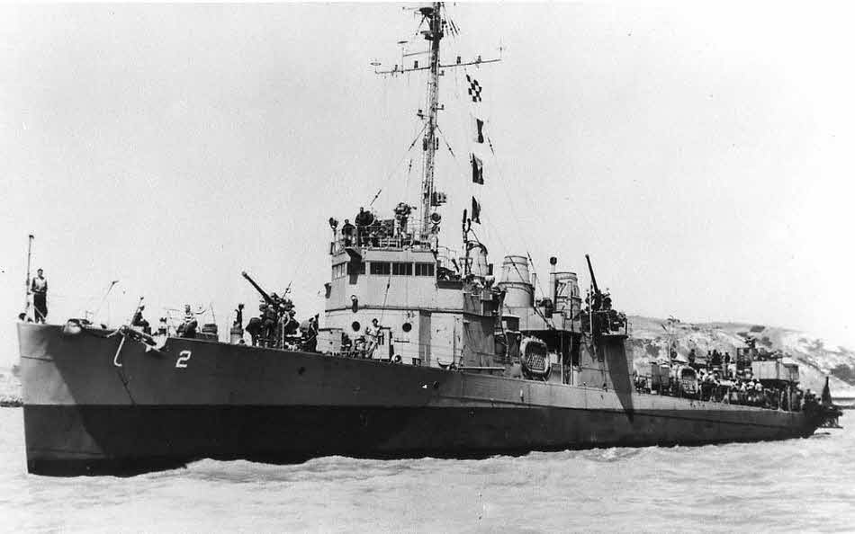 USS_Lamberton_DMS2_1945.jpg