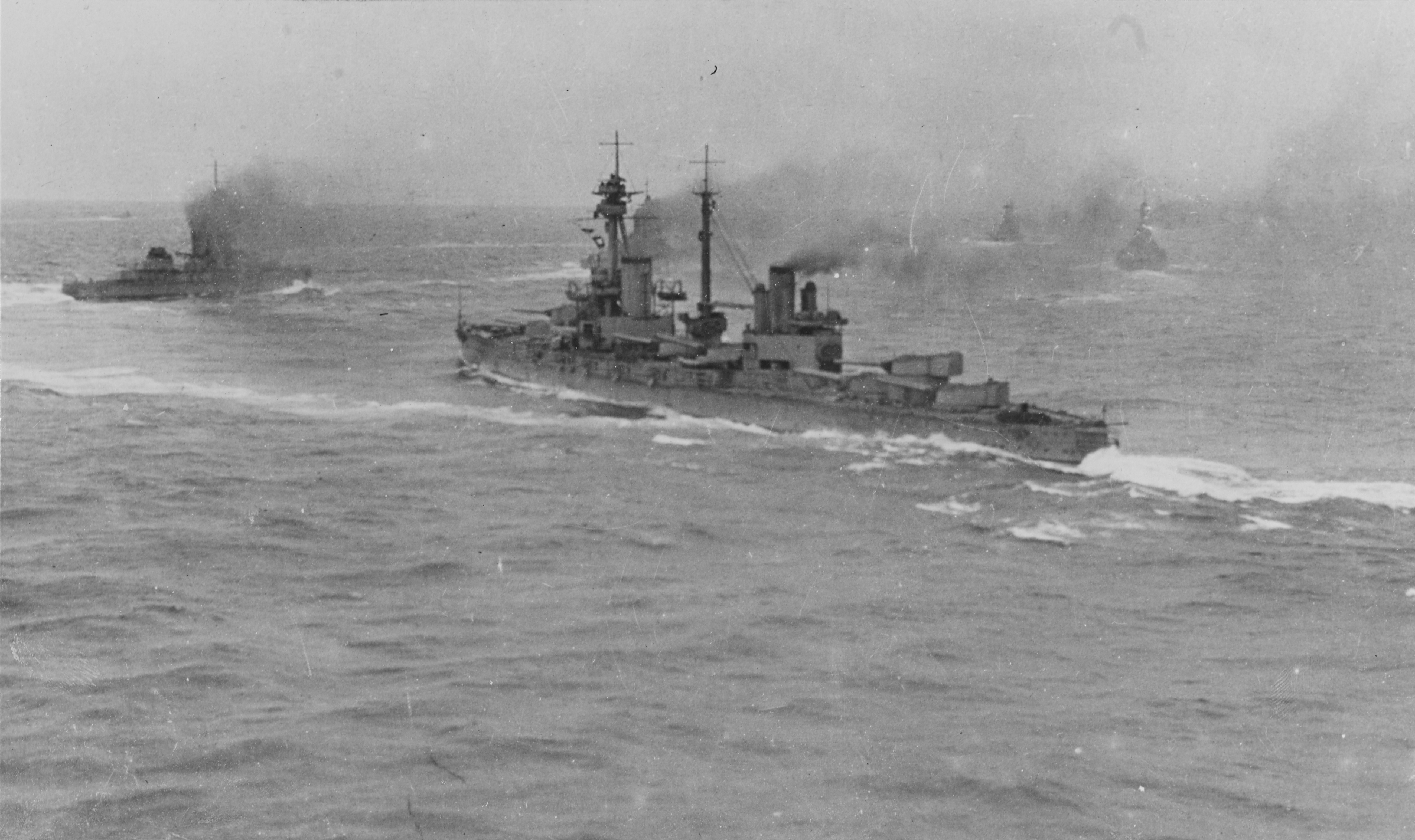 HMS_Agincourt_und_Erin.jpg