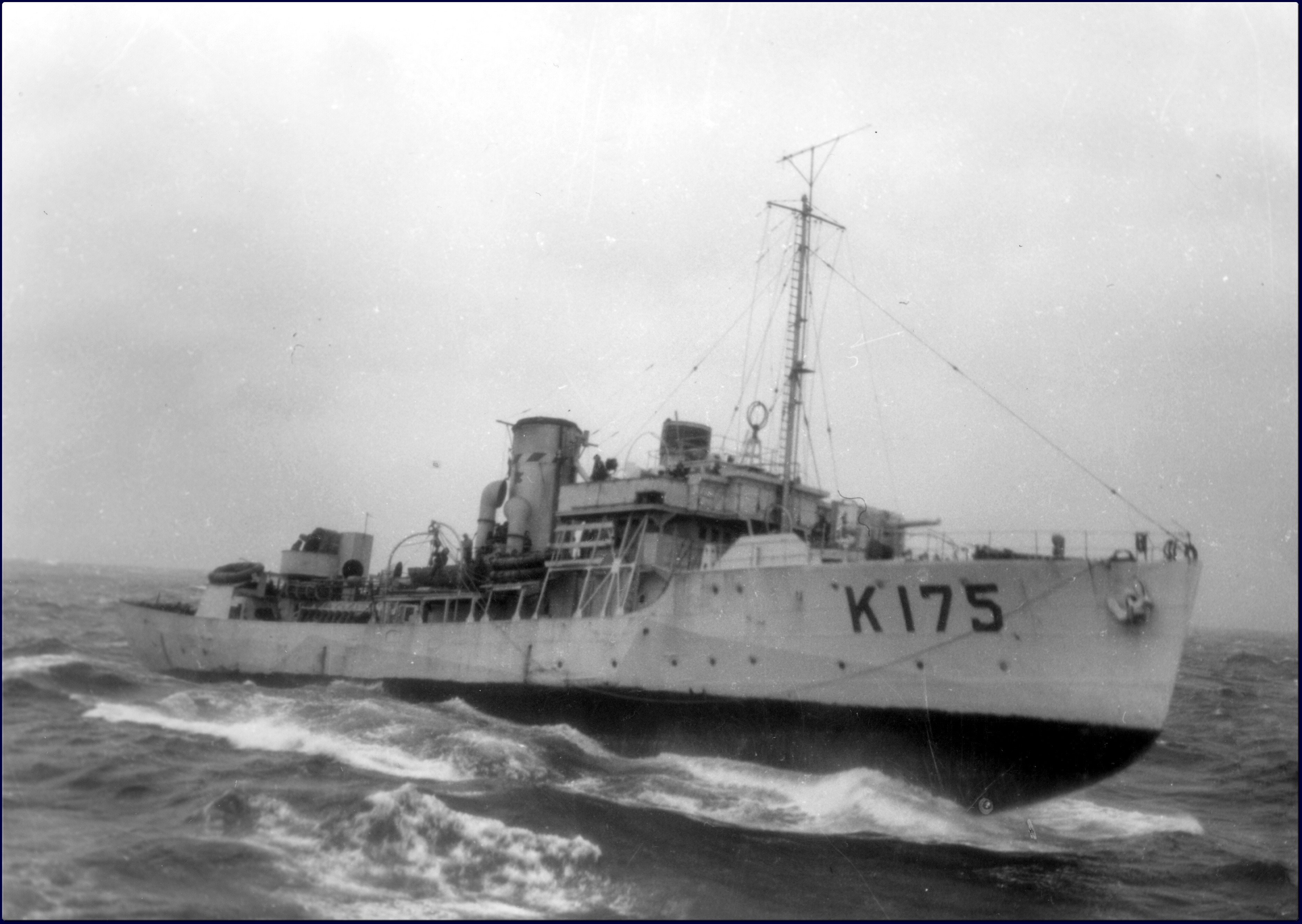 HMCS_Wetaskiwin_1943-1944_MC-3103.jpg