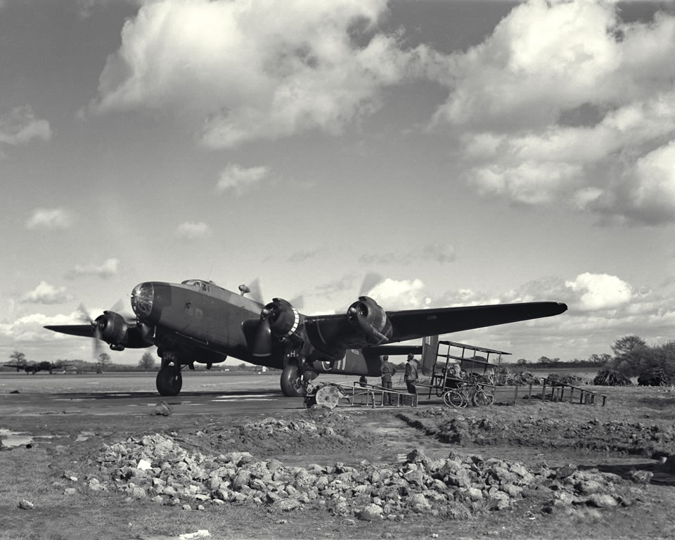 Halifax_Bomber_ExCC.jpg