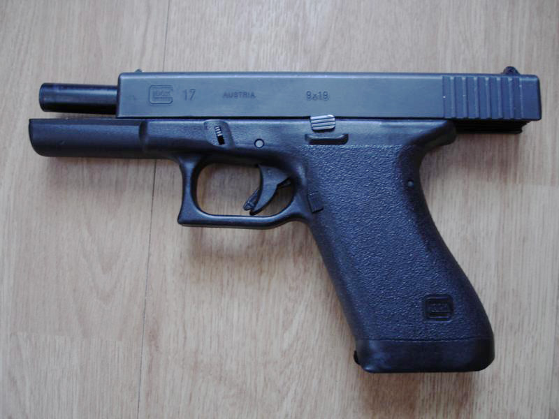 Glock_17_9mmPara_002.jpg