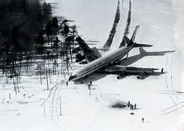 Korean_Air_Lines_902_on_land.jpg
