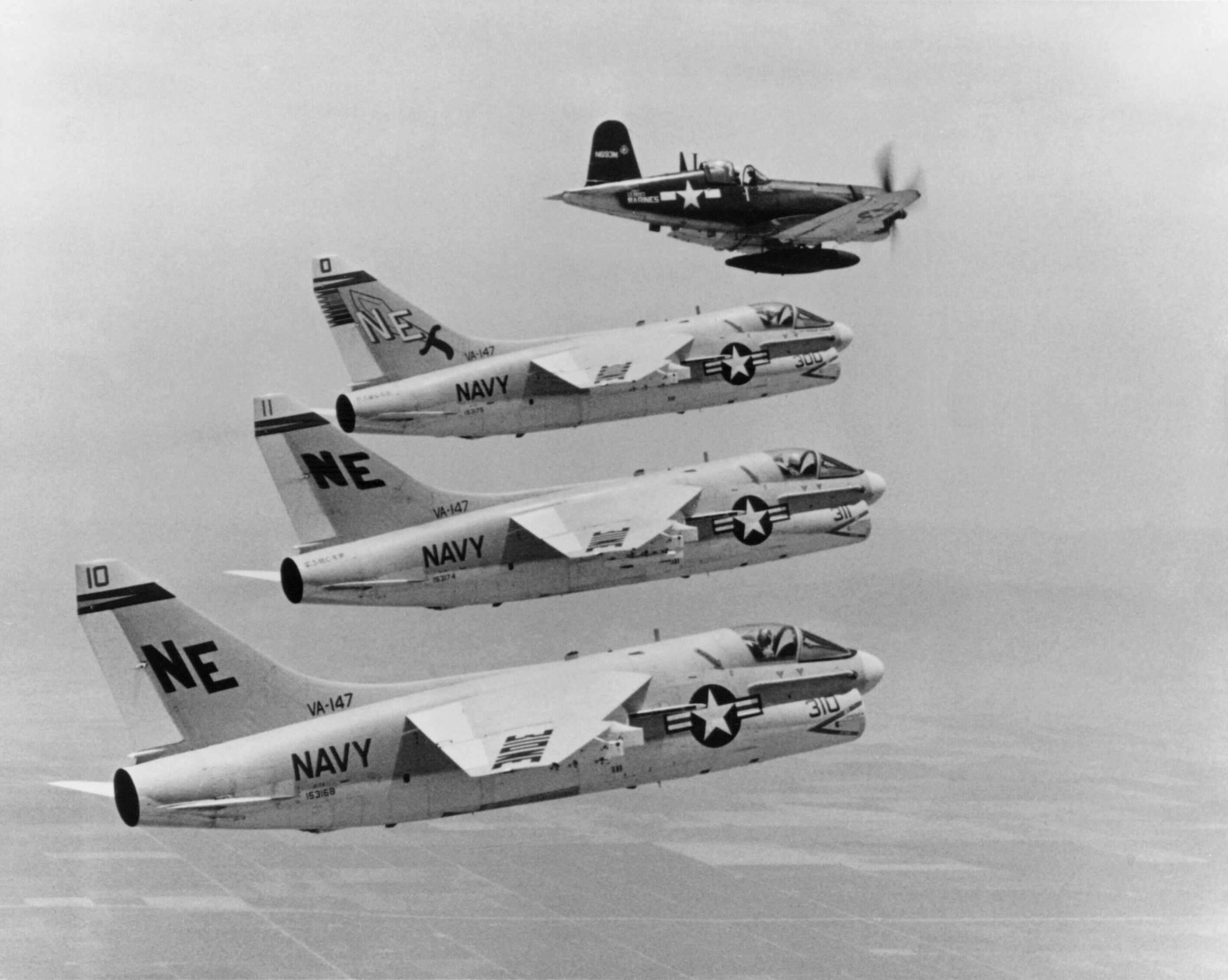 F4U_7_AND_CORSAIR_11.JPG