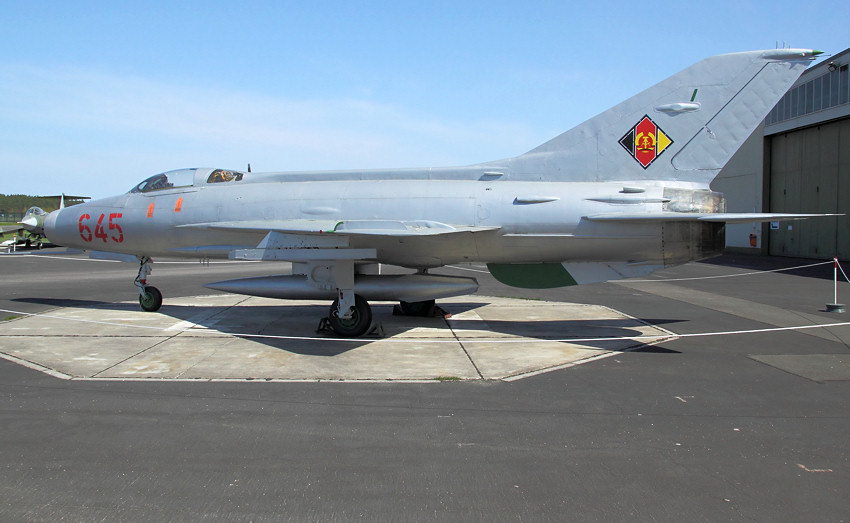 MiG-21_F-13_-_Seite.jpg