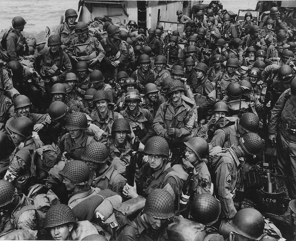 Lotsa-Helmets-D-day.jpg