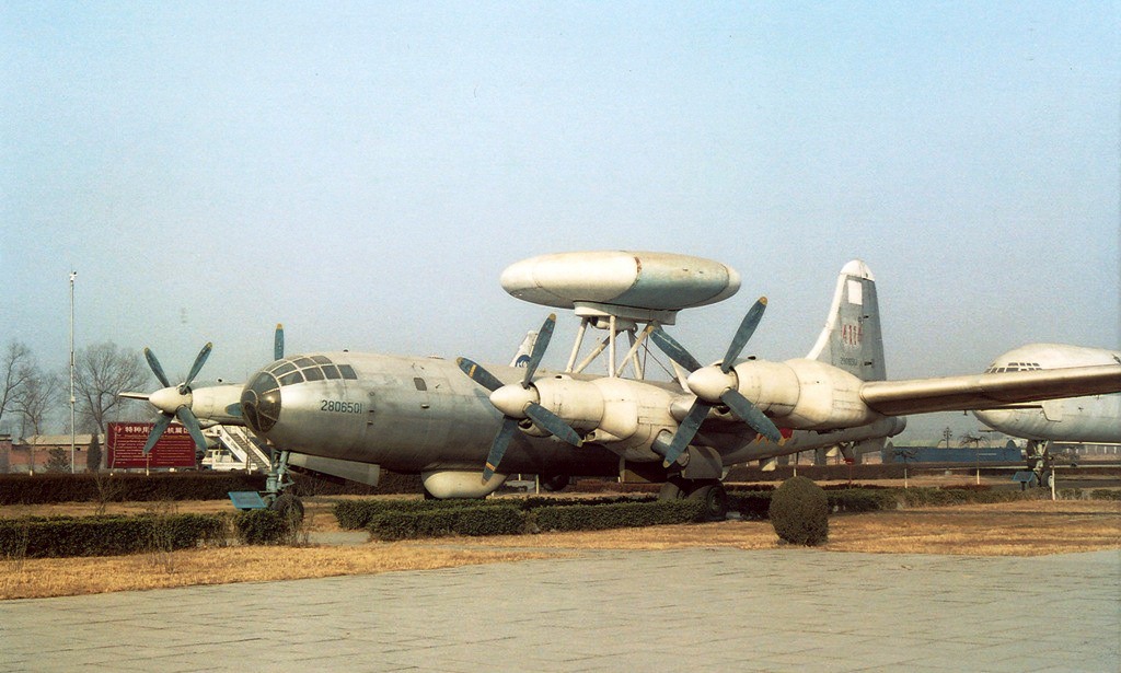 KJ-1-Tupolev-Tu-4.jpg