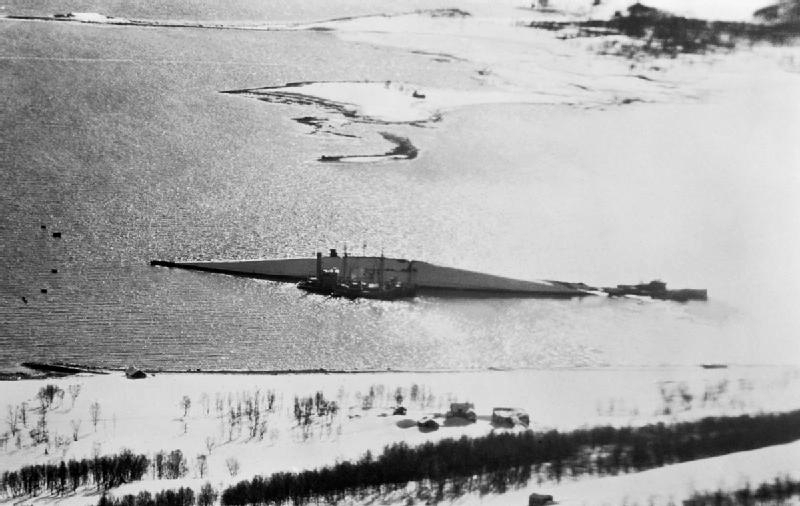 Battlehip_Tirpitz_capsized_at_Tromso_c1944.jpg