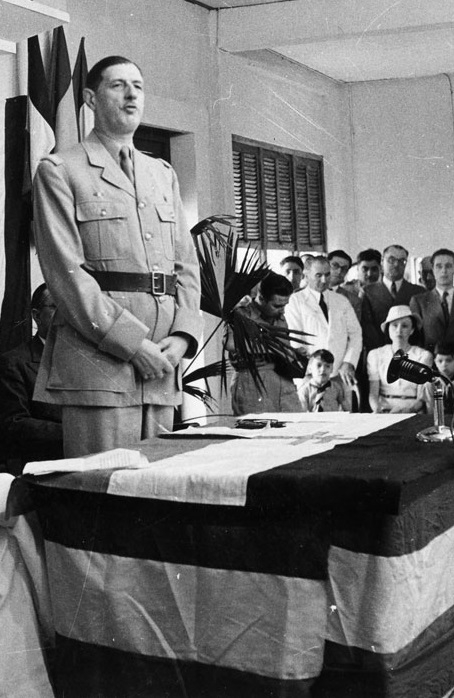 De_Gaulle_Brazzaville_1944.jpg