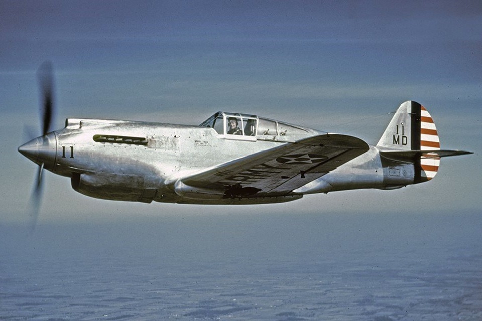 Curtiss_XP-40_in_flight%2C_circa_in_1939.jpg
