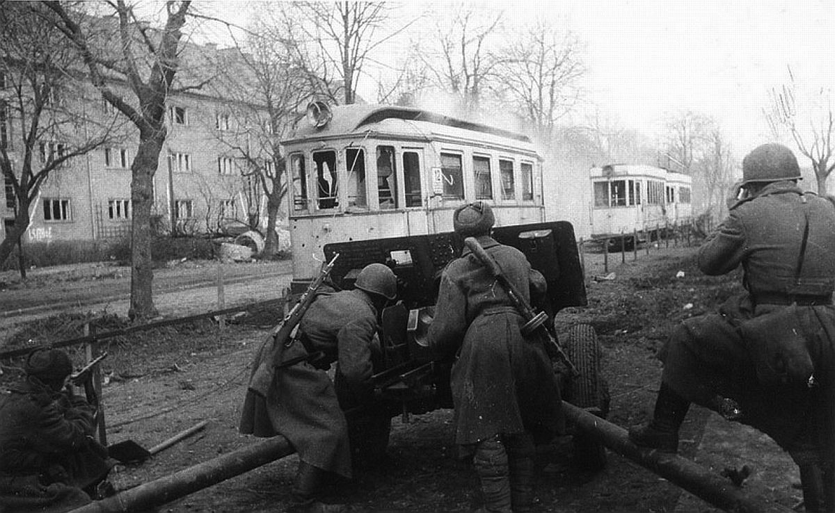Russ-gun-tram.jpg