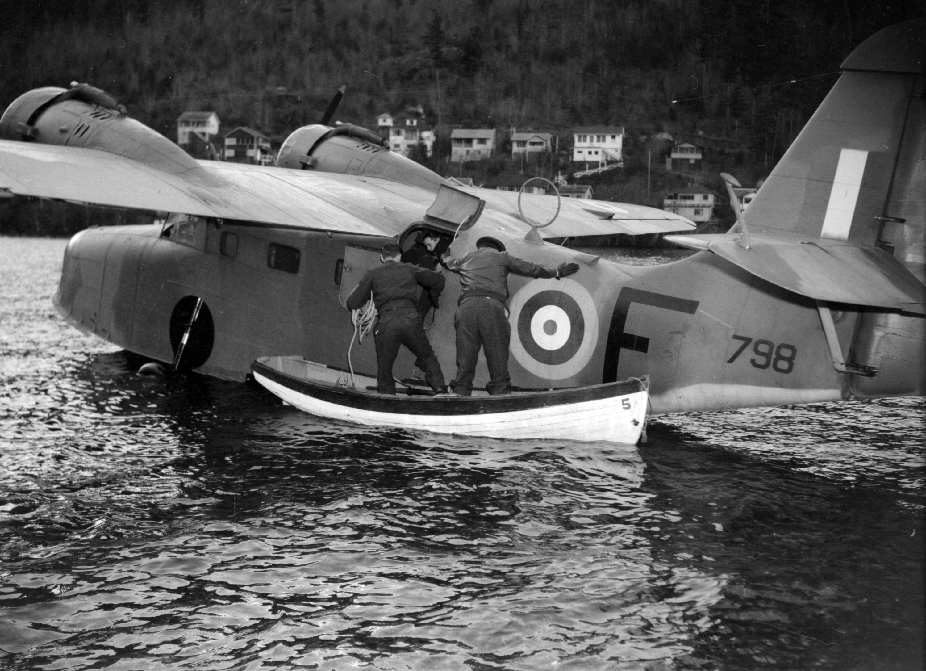 Grumman_Goose_RCAF_798.jpg