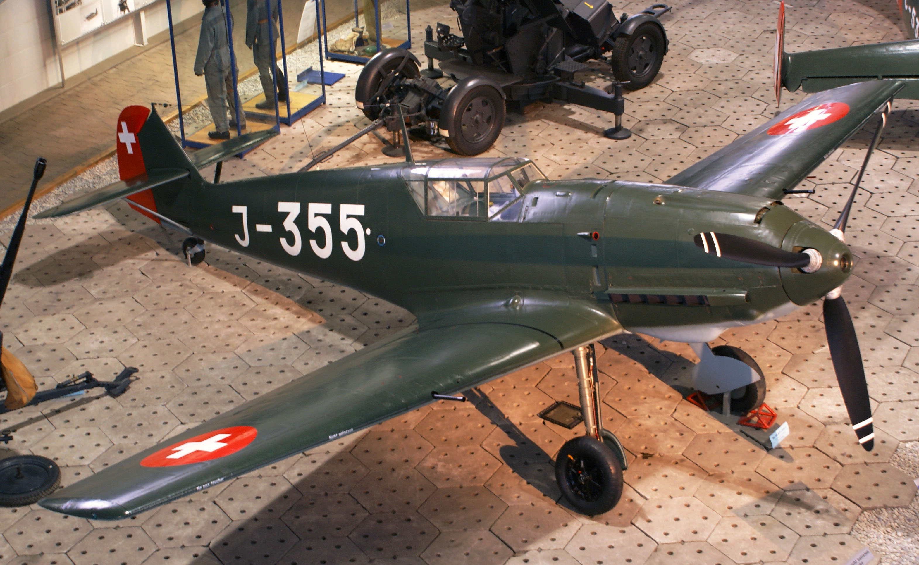 Swiss_Messerschmitt_Bf_109-E3_top_left_view.jpg