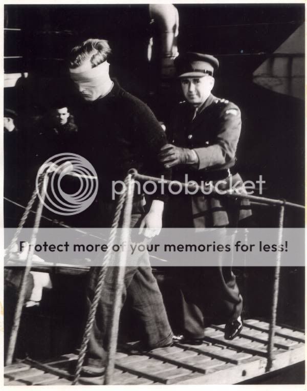 GermanPrisonercomingoffBoatlowres.jpg