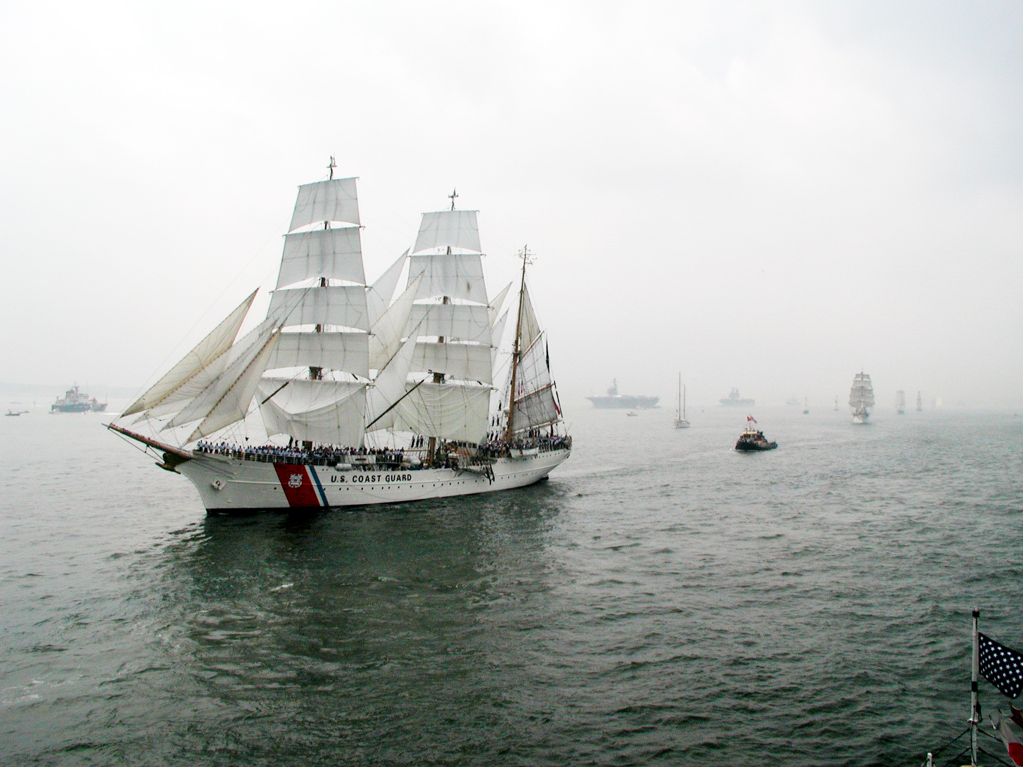 Opsail2000_parade.jpg