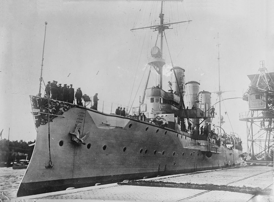 SMS_K%C3%B6nigsberg_German_cruiser.jpg