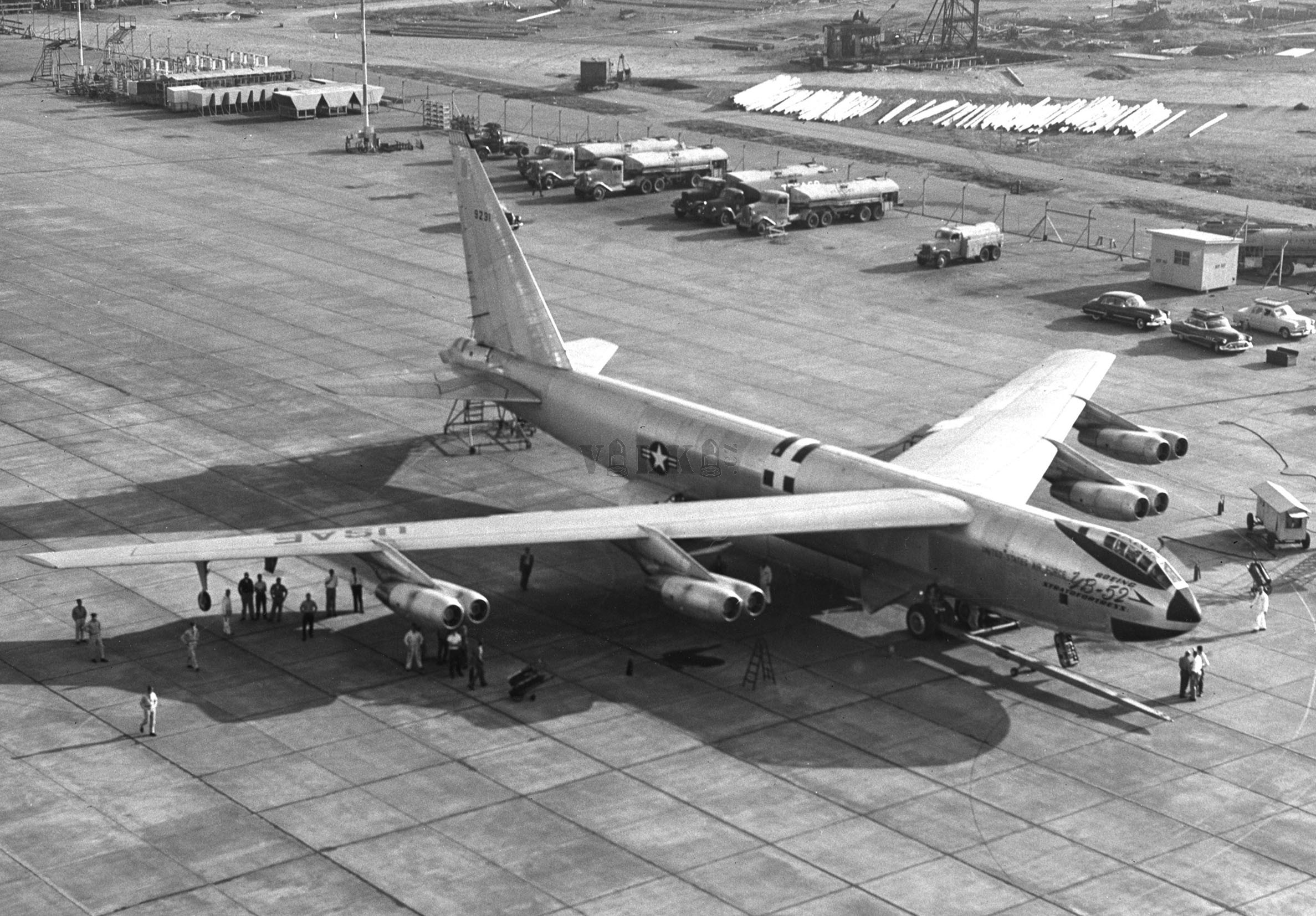 Boeing_B-52_P12755_19520415.jpg
