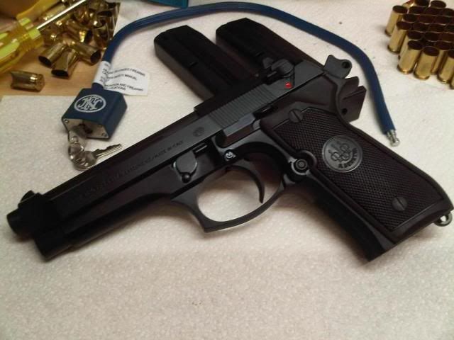 beretta92fs1.jpg