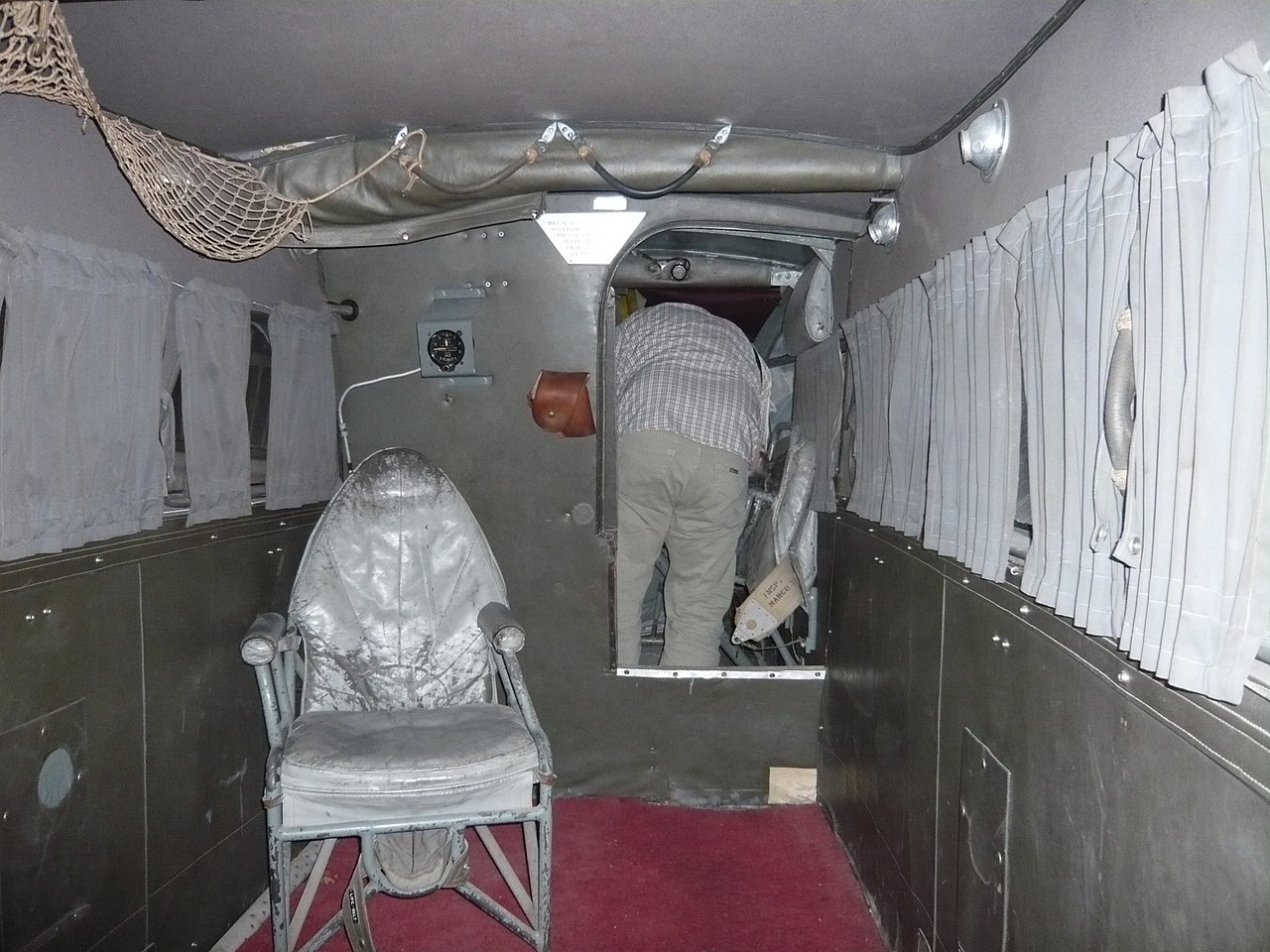 1280px-De-Havilland-Dragon-Rapide-cabin-2667473378.jpg