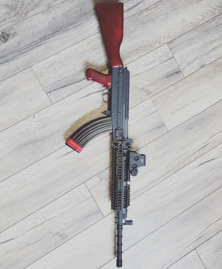 m9Eze9N.jpg