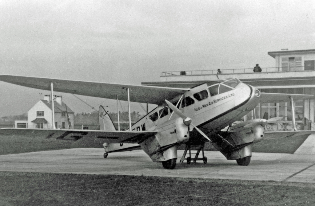 DH-89-Dragon-Rapide-G-AEBW-Io-MAS-RWY-26-09-38-edited-2.jpg