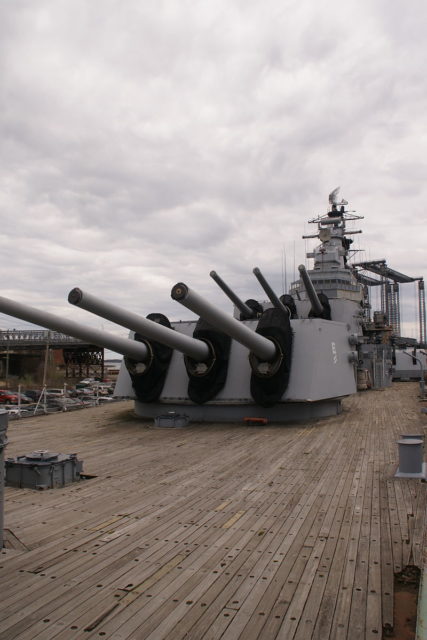 uss-salem-guns-picture-3-427x640.jpg