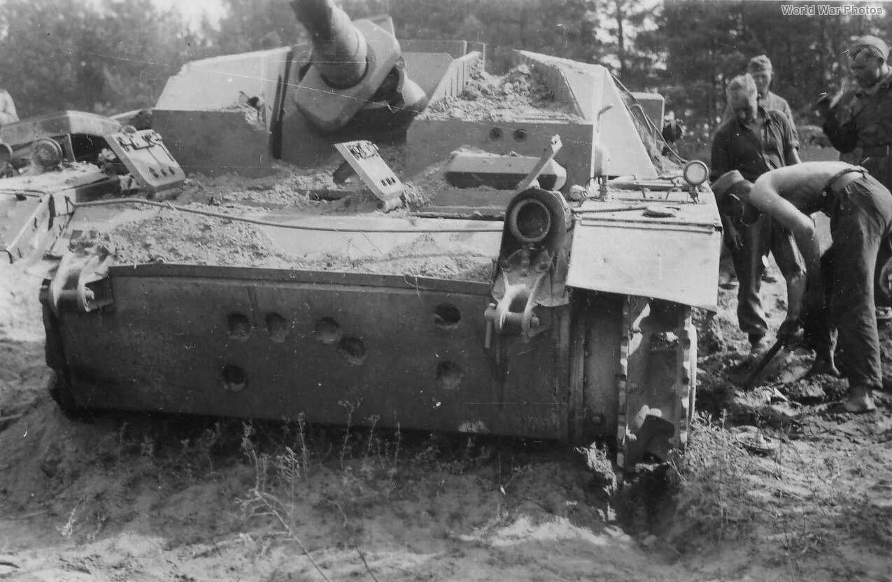 Destroyed_StuG_III.jpg