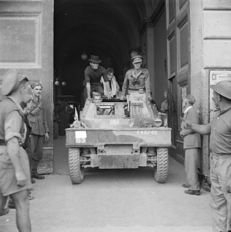 The_British_Army_in_Italy_1943_NA7433.jpg
