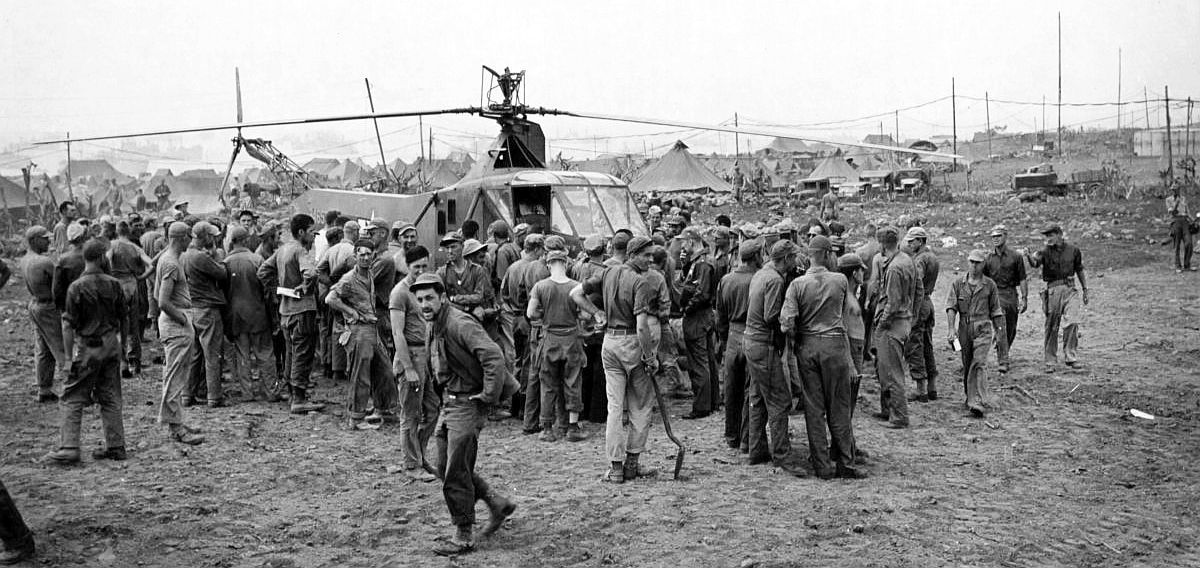 Helicopter-Iwo-Jima-Mar45.jpg