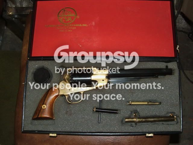 Saddlebagsrevolvers003.jpg