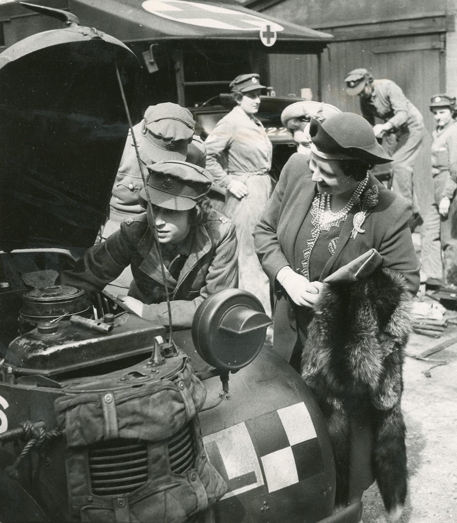 queen-elizabeth-ii-ats.jpg