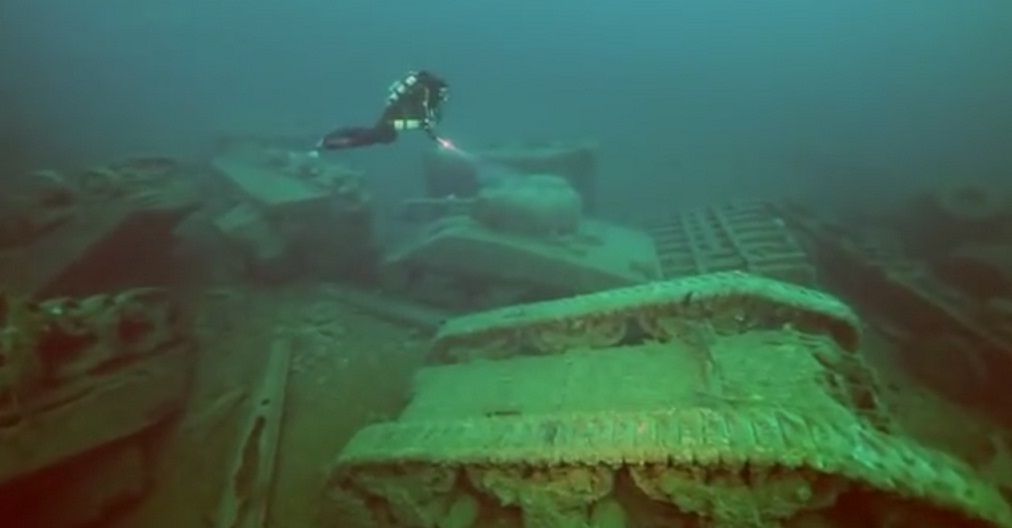 Sherman_Tanks_Atlantic_zpsb2a68ca5.jpg