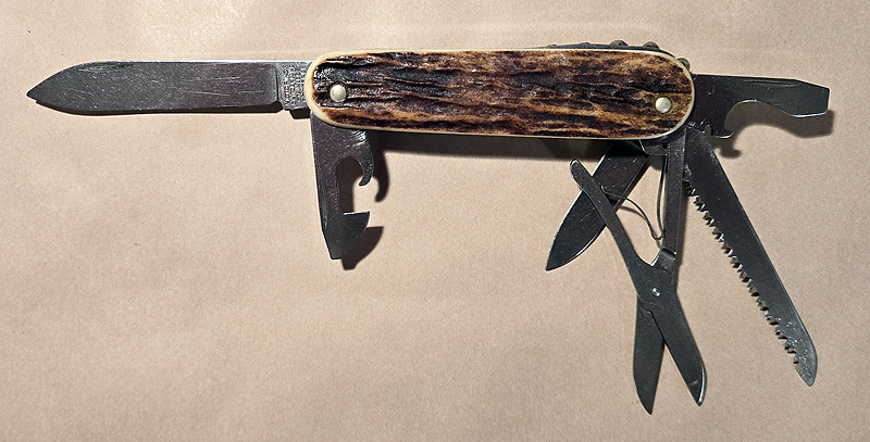Victorinox_Hunter_Stag_Lowres.jpg